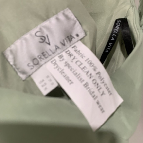 Elegant Green Spaghetti Strap Dress - Picture 3 of 3